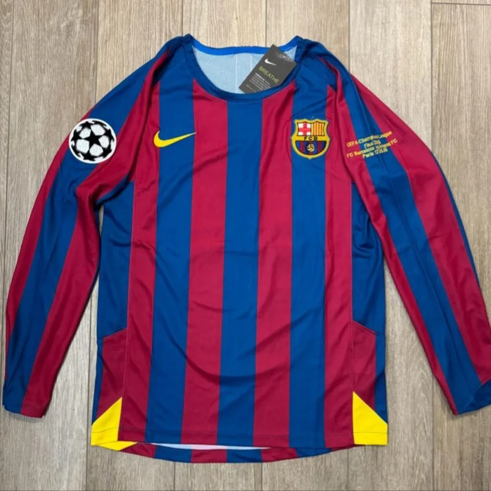 Jersey Soccer Version Retro Team Barcelona Ronaldinho#10 Long Sleeve - Picture 2 of 8